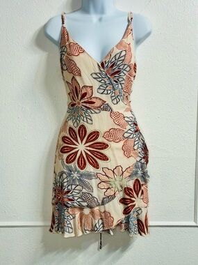 Mod On Trend Floral Wrap Dress in Cream and Rust Sz.M